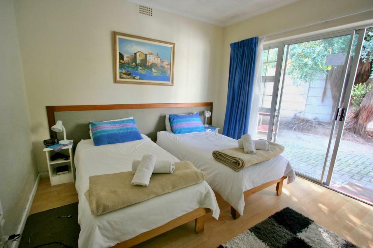 Clouds Guest House Durbanville Buitenkant foto
