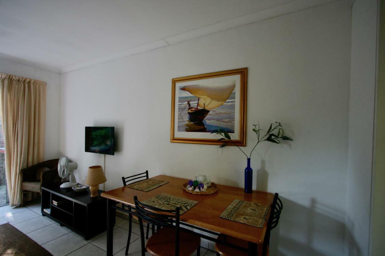 Clouds Guest House Durbanville Buitenkant foto